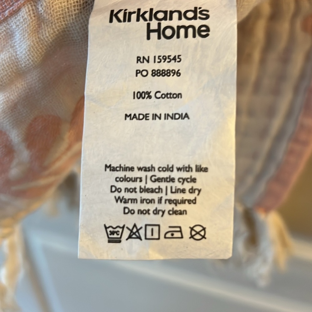 NWT Kirklands
Our Coral Flower Reversible Gauze Throw - Picture 4 of 8